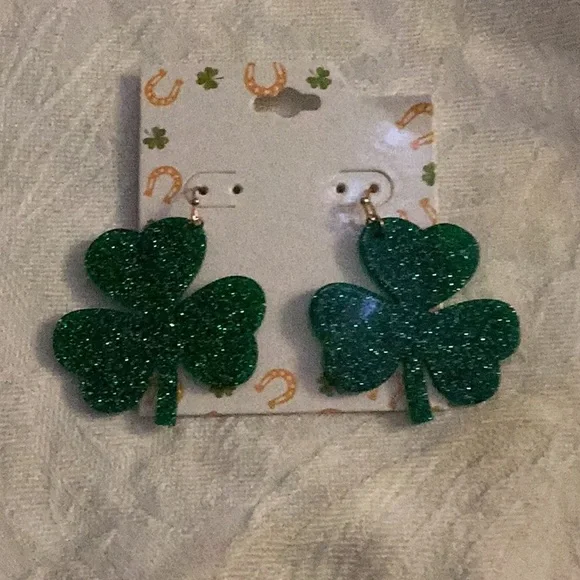☘️NWT Must Have Fun St Patty’s Day Pierced Earrings Closet Must ☘️ - Picture 3 of 8